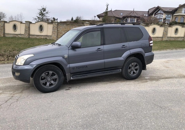 Toyota Land Cruiser cena 43900 przebieg: 330205, rok produkcji 2005 z Zakliczyn małe 211